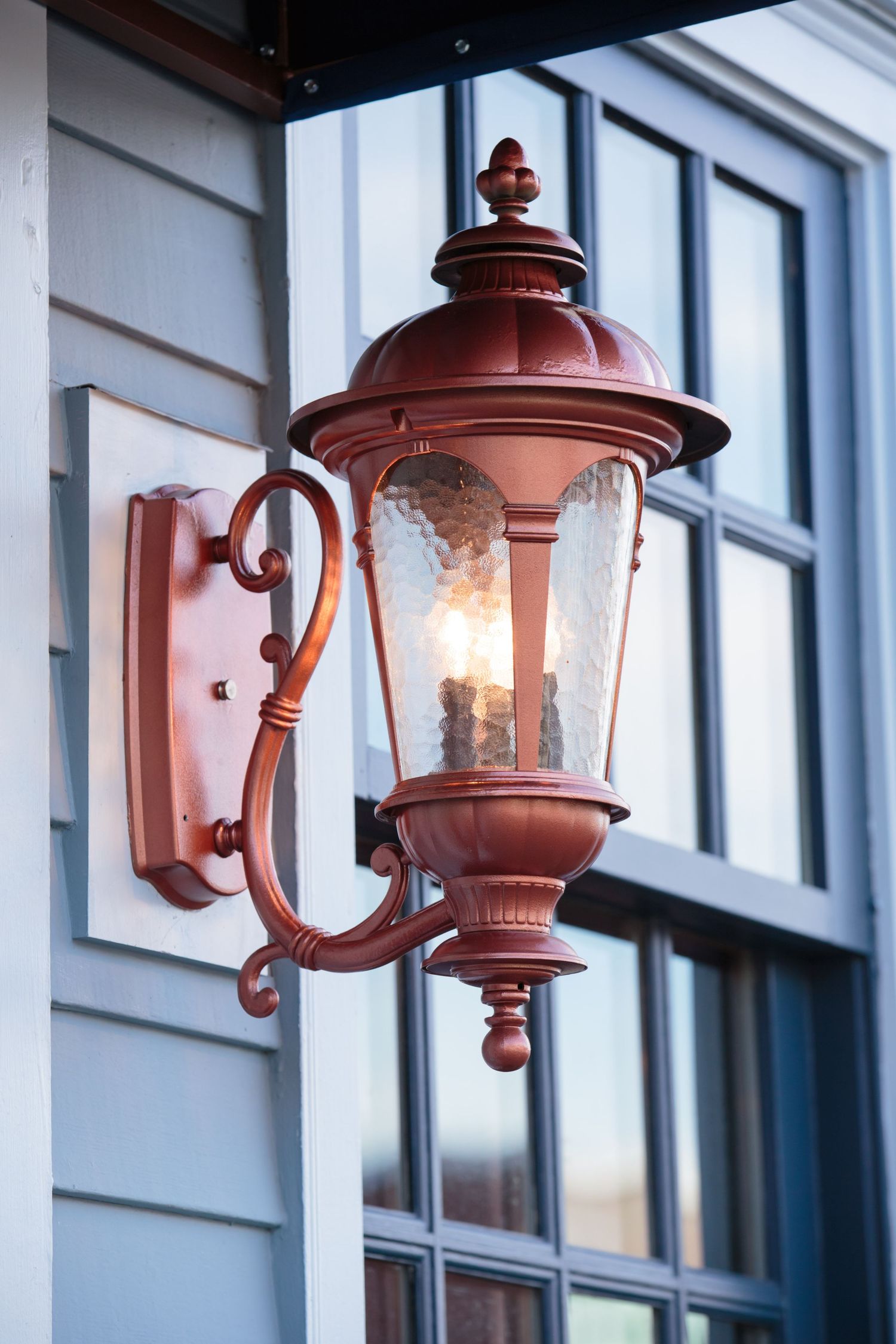 LAMP OUTSIDE LEXINGTON MA RESTAURANT