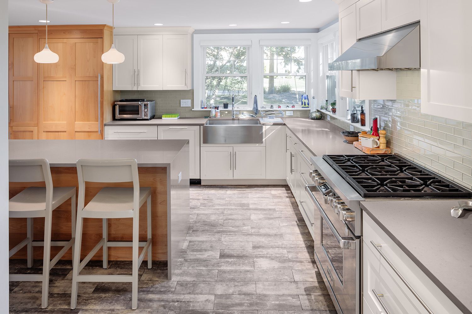 BOSTON INTERIOR AND ARCHITECTURAL PHOTOGRAPHER ROBERTO FARREN CAPTURES THIS BEAUTIFUL KITCHEN DESIGN IN BELMONT MA