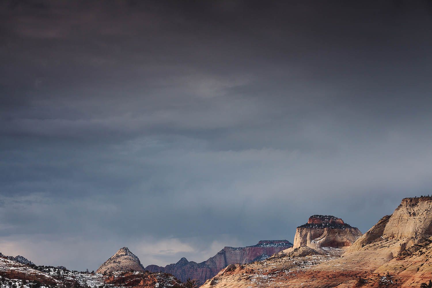 COLOR LANDSCAPE PHOTOGRAPHY FROM BOSTON ARCHITECTURAL PHOTOGRAPHER ROBERTO FARREN IN UTAH USA SHOWING MOUNTAINS