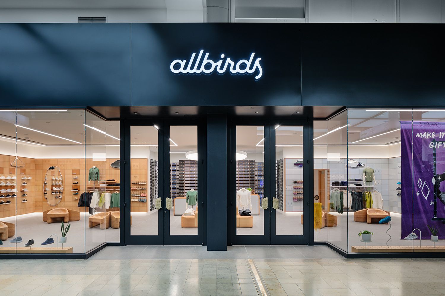 THE EXTERIOR ARCHITECTURAL PHOTOGRAPH OF ALLBIRDS SHOE STORE IN THE PRUDENTIAL CENTER IN BOSTON CITY