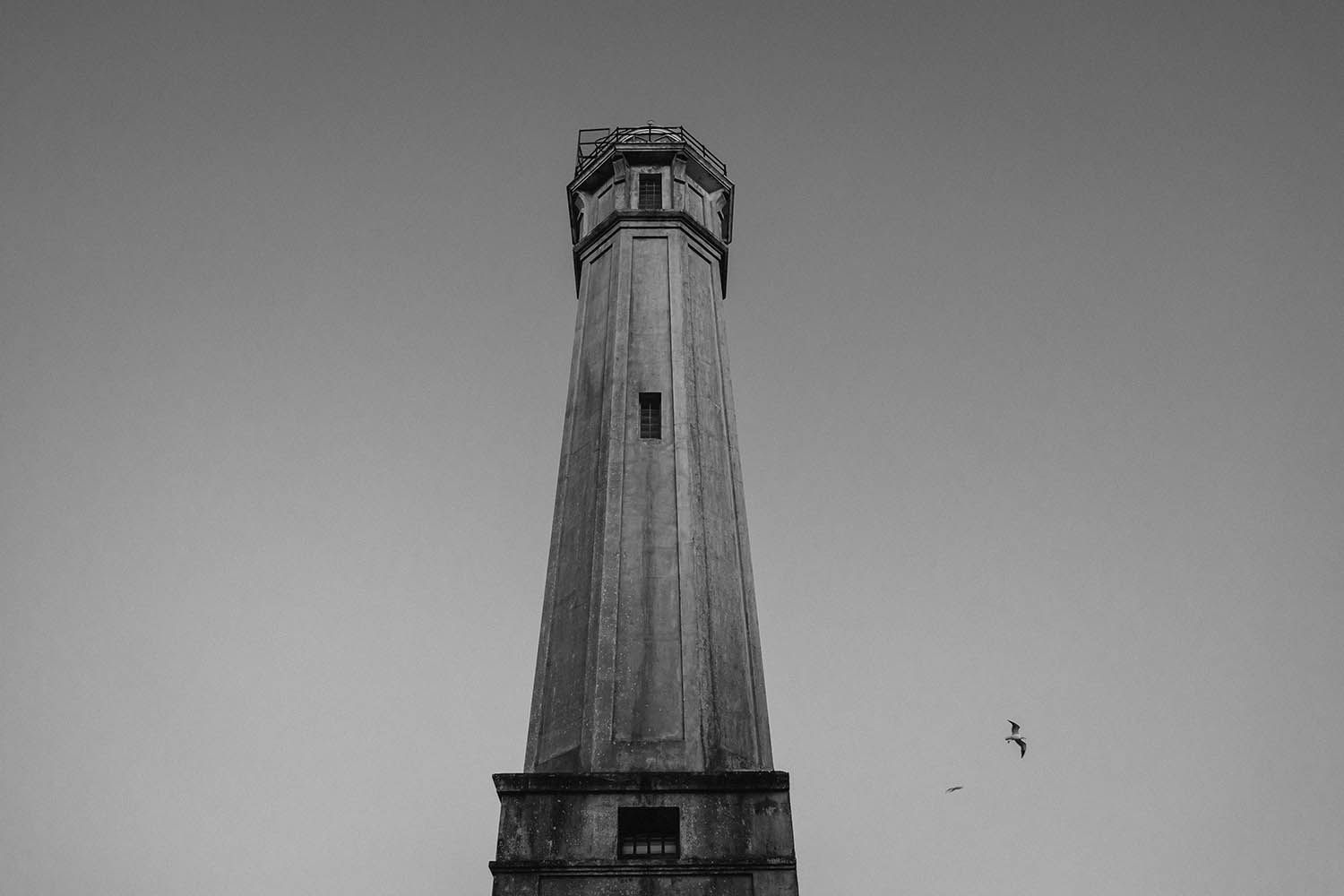 BLACK AND WHITE LANDSCAPE PHOTOGRAPHY OF ALCATRAZ IN CALIFORNIA NEAR SAN FRAN