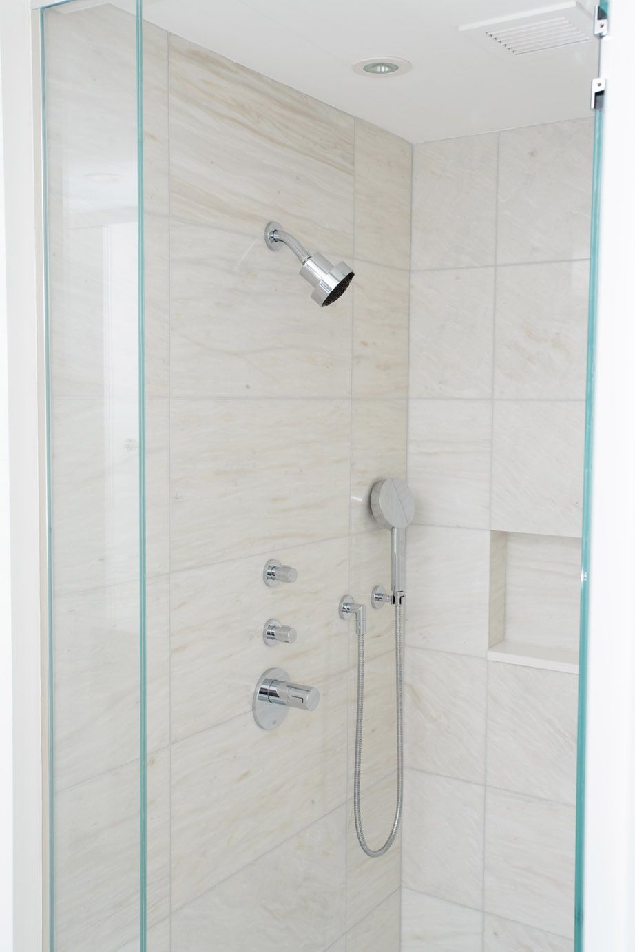 BATHROOM INTERIOR PHOTOGRAPHY