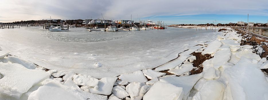LANDSCAPE PHOTOGRAPH SHOWING COLD ICY SCENE ON CAPE COD NEAR BOSTON MASSACHUSETTS