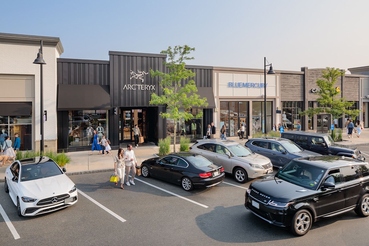 RETAIL PHOTOGRAPHY BOSTON WITH ARCHITECTURAL DETAILS OF STOREFRONT AND CARS AND PEOPLE