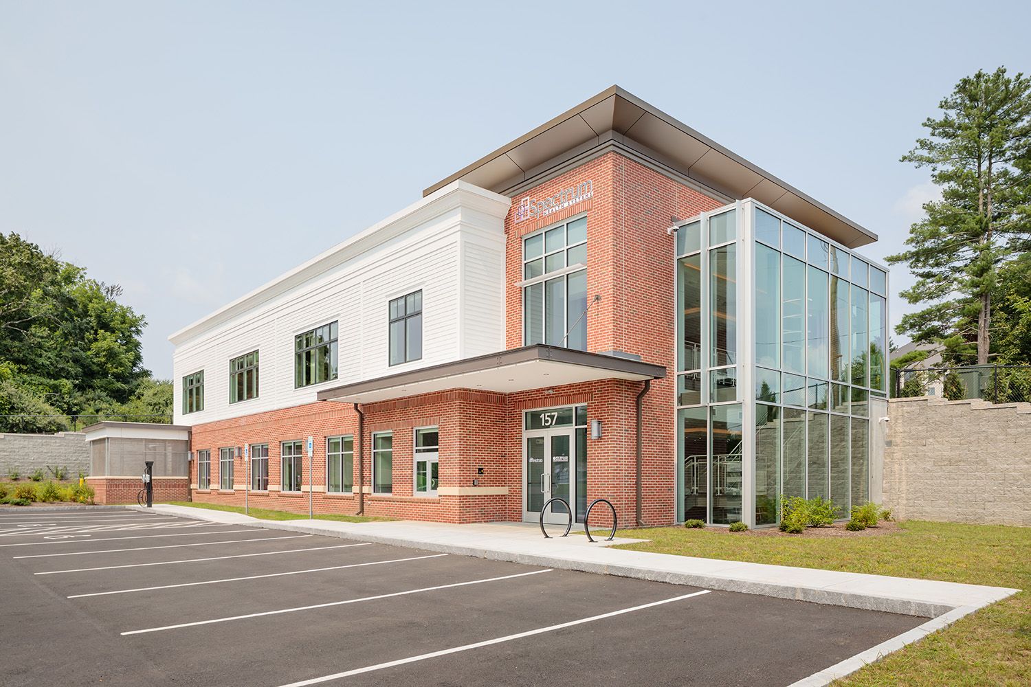EXTERIOR ARCHITECTURAL PHOTOGRAPH FOR APPLIED SPACE AND FORM OF A NEWLY OPEN HEALTHCARE FACILITY IN WESTBOROUGH MA