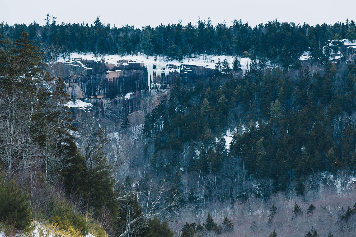 Color landscape photograph showing the White Mountains in New Hampshire winter by architecture and landscape photographer Roberto Farren