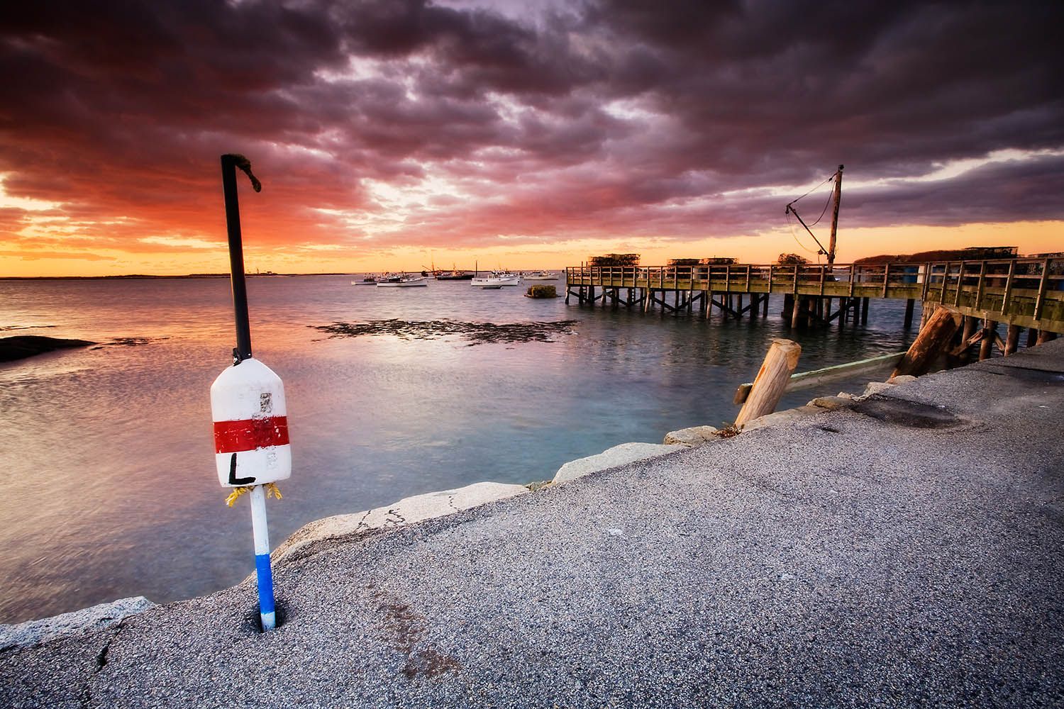 COLOR LANDSCAPE PHOTOGRAPHY FROM BOSTON ARCHITECTURAL PHOTOGRAPHER ROBERTO FARREN LANDSCAPE OF MAINE WITH LOBSTER BUOY