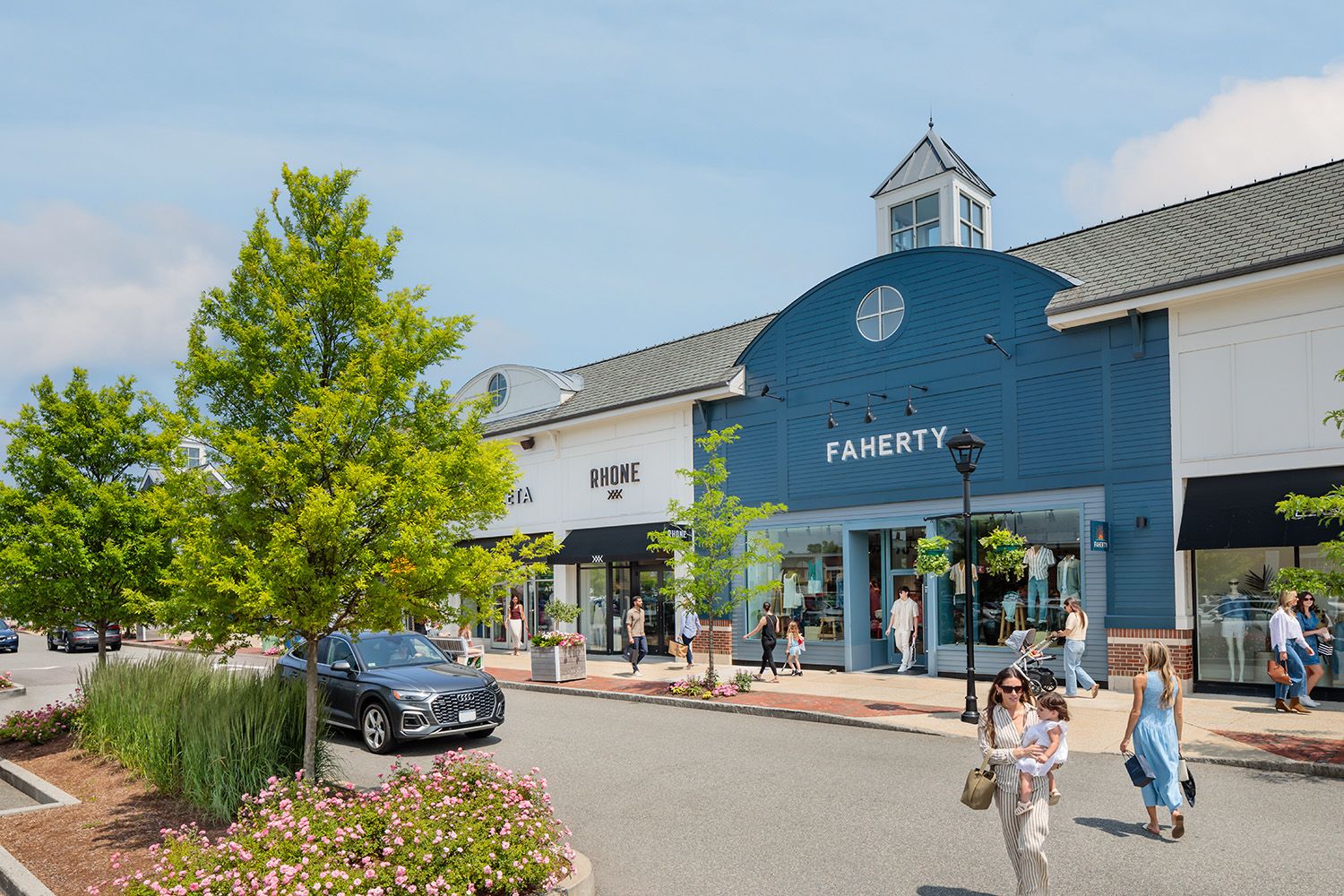 BOSTON ARCHITECTURAL PHOTOGRAPHY MALL PHOTOSHOOT WITH PEOPLE AND CARS IN SCENE