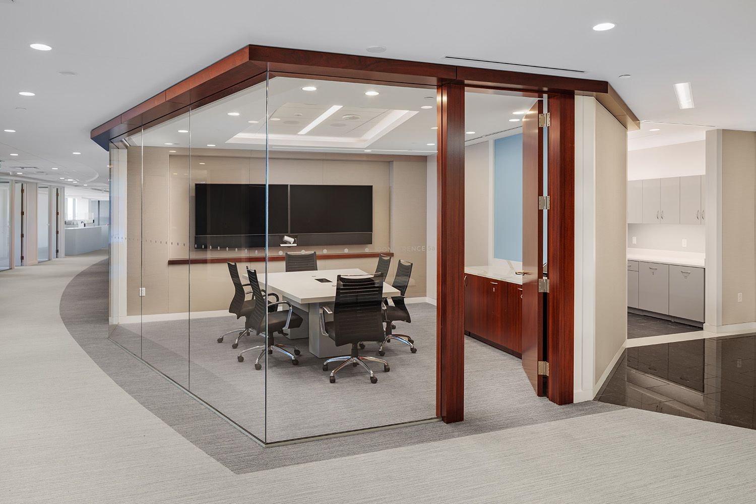 A GLASS WALLED MEETING AND BREAK OUT ROOM DESIGN AND INSTALL IN AN OFFICE IN BOSTON BY A LOCAL AREA GENERAL CONTRACTOR AND BUILDER