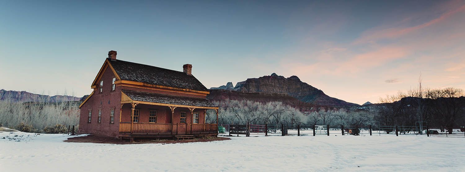 COLOR LANDSCAPE PHOTOGRAPHY FROM BOSTON ARCHITECTURAL PHOTOGRAPHER ROBERTO FARREN IN UTAH USA SHOWING OLD DESERTED VILLAGE GHOST TOWN