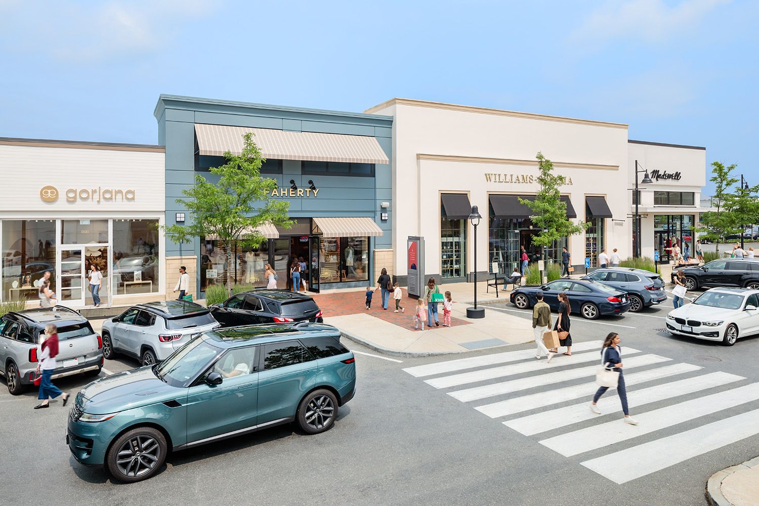 ARCHITECTURAL RETAIL PHOTOGRAPHY OF NEW ENGLAND MALL LOCATED JUST OUTSIDE OF BOSTON MASSACHUSETTS