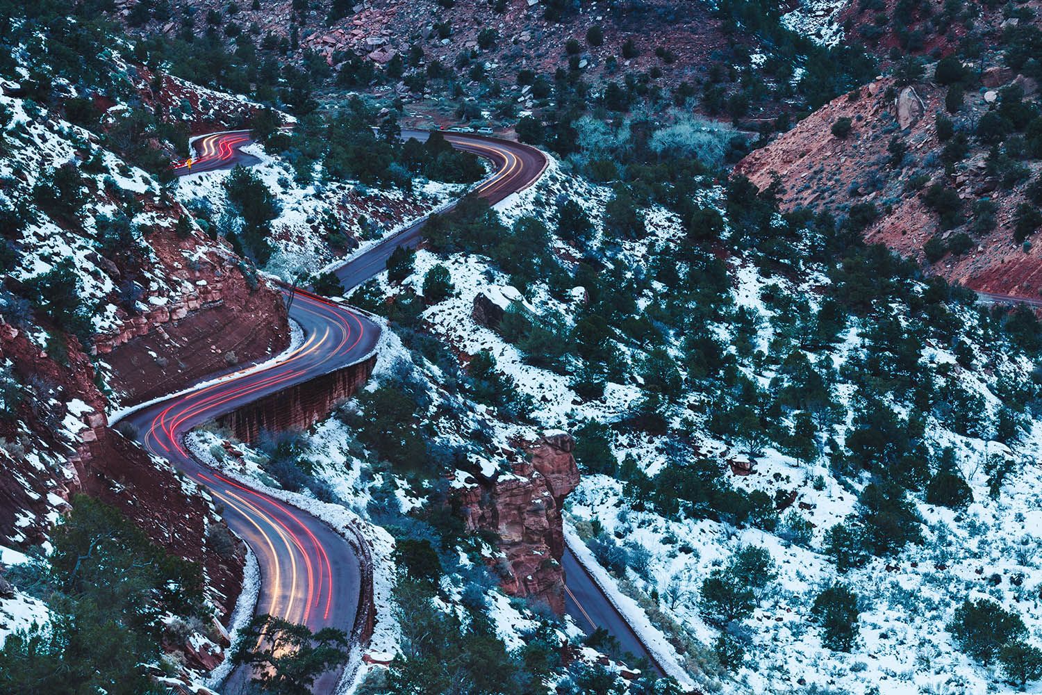 COLOR LANDSCAPE PHOTOGRAPHY FROM BOSTON ARCHITECTURAL PHOTOGRAPHER ROBERTO FARREN IN UTAH USA SHOWING MOUNTAINS AND ROAD GOING THROUGH THEM