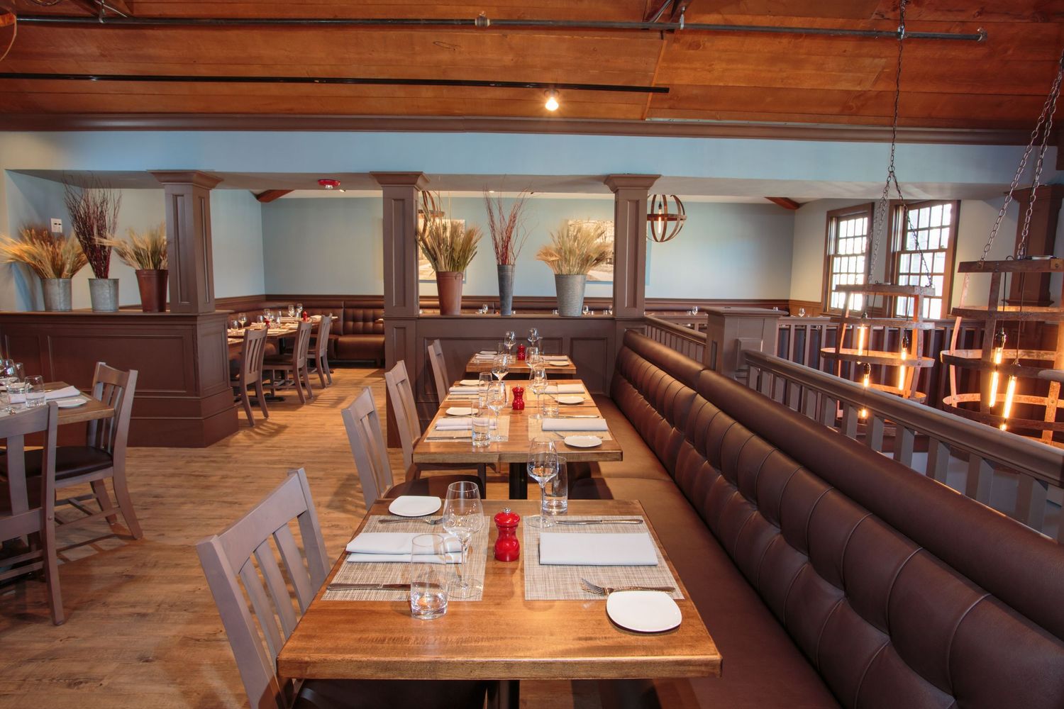 INTERIOR RESTAURANT PHOTOGRAPHY BY ROBERTO FARREN