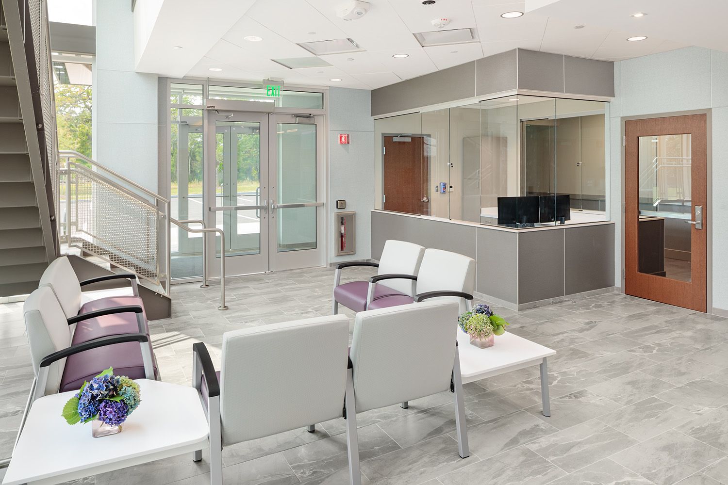THE WAITING AND CHECK IN AREA OF A HEALTHCARE FACILITY BASED IN THE BOSTON AREAR THAT WAS DESIGNED BY APPLIED SPACE AND FORM ARCHITECTS