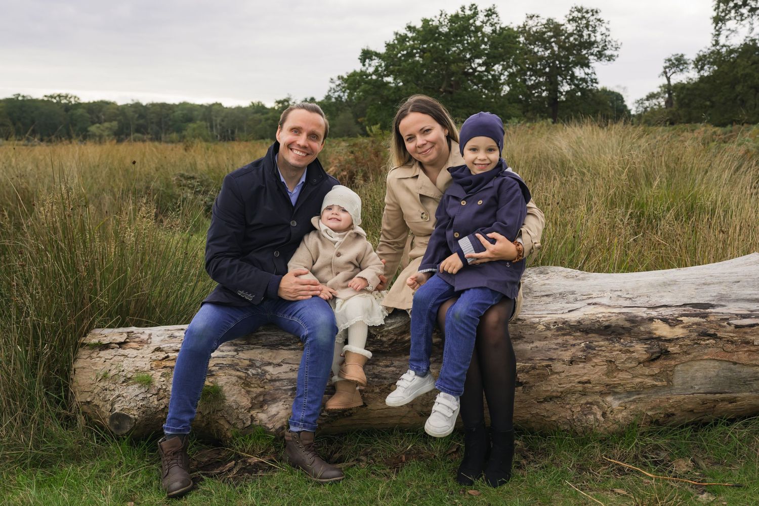Family Portraits in London Park_group on a log