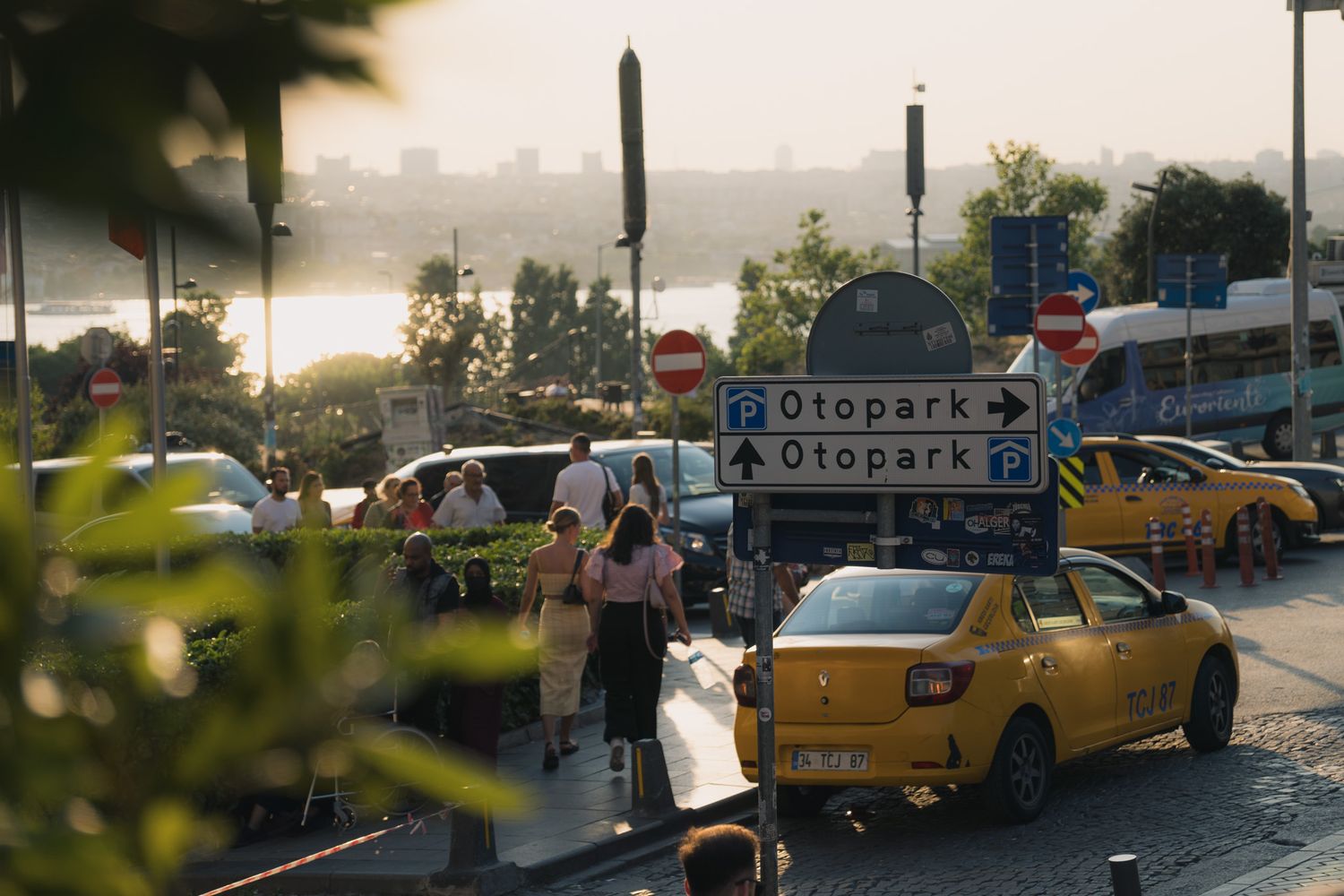 travel photo of bustling istanbul, turkey with vibrant colors of green, yellow, and more along the bosphorus straight