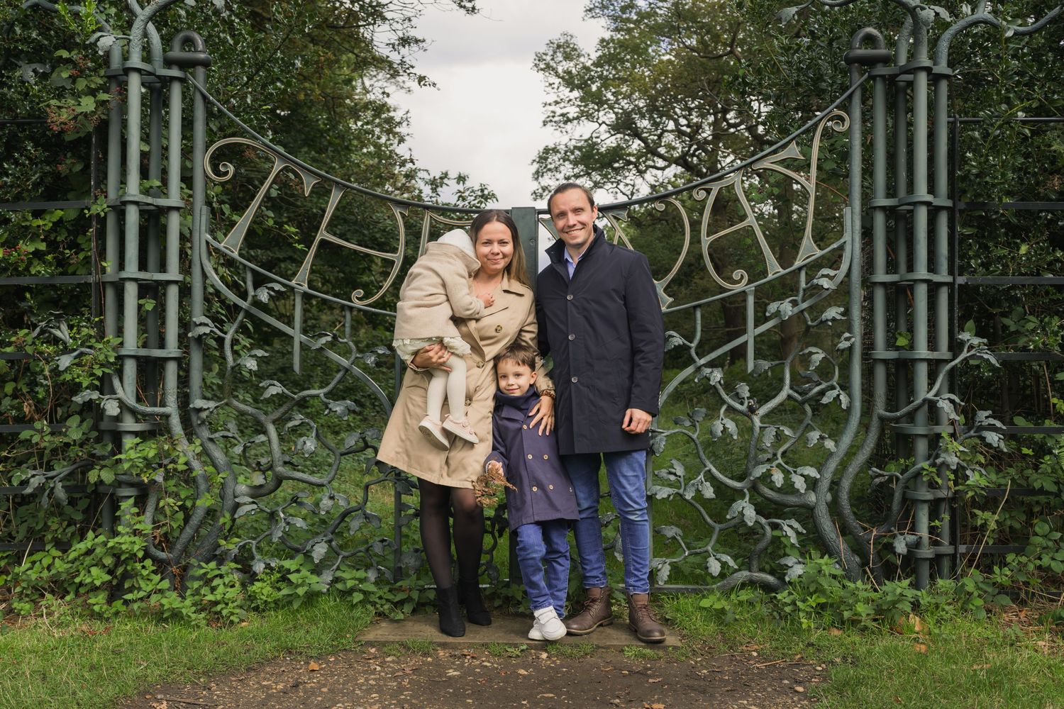 Family Portraits in London Park_group
