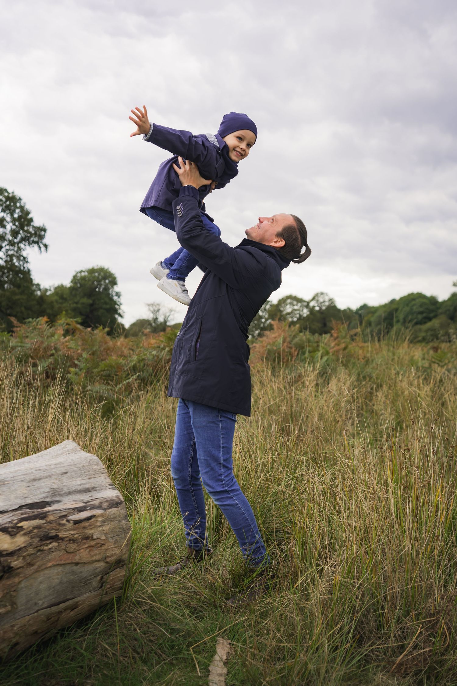 Family Portraits in London Park_ father holding up son