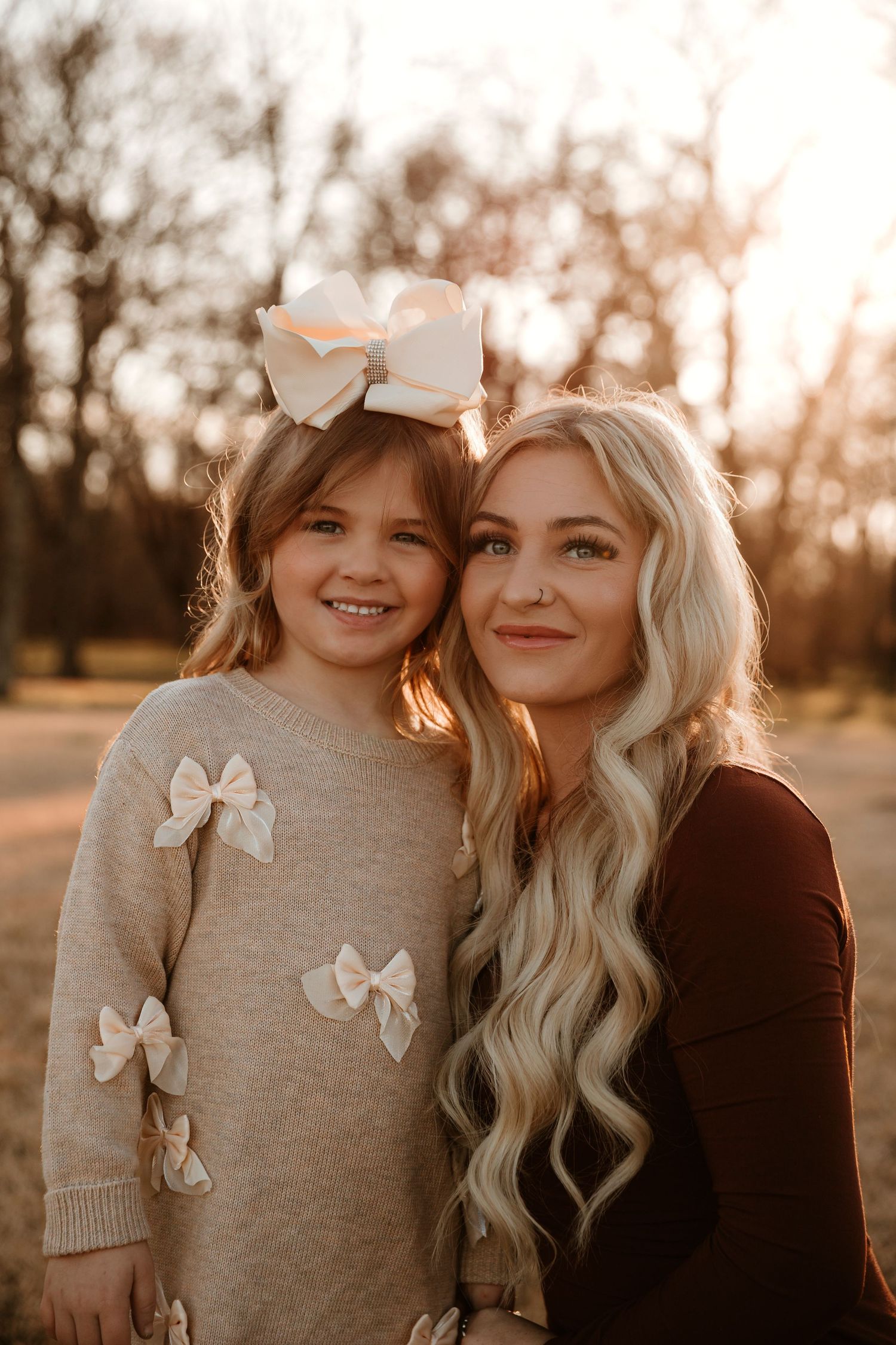 A heartwarming outdoor portrait session at sunset featuring tender embraces and decorative white bows.