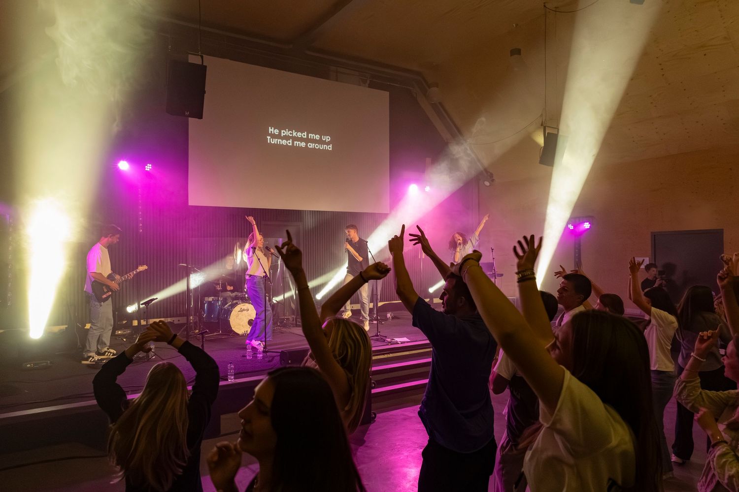 Youth Impact - Byjorinapeene
Aanbiddingsavond Rotterdam