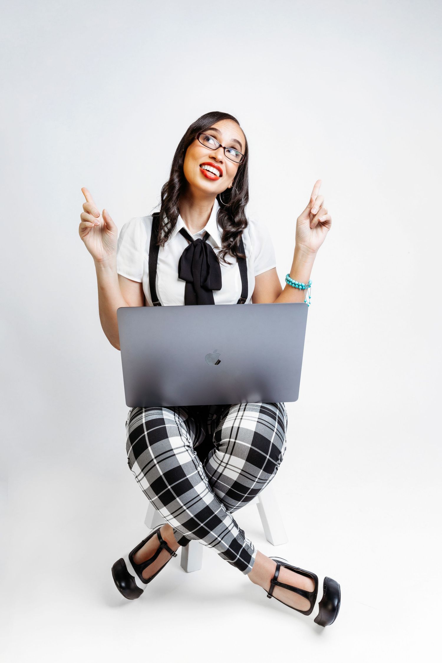 Casual business look with plaid pants and white shirt in studio photoshoot.