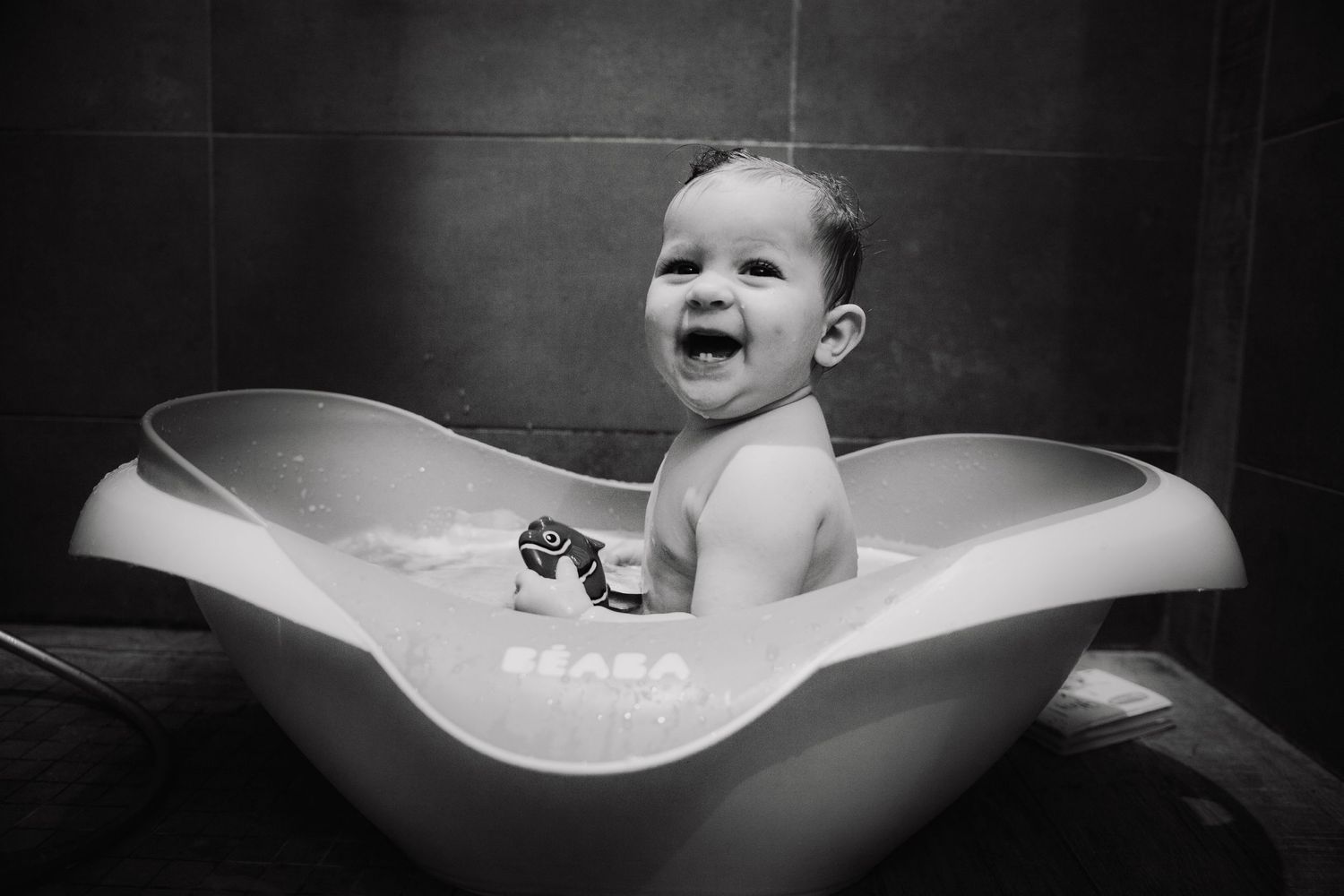 photo bébé dans baignoire