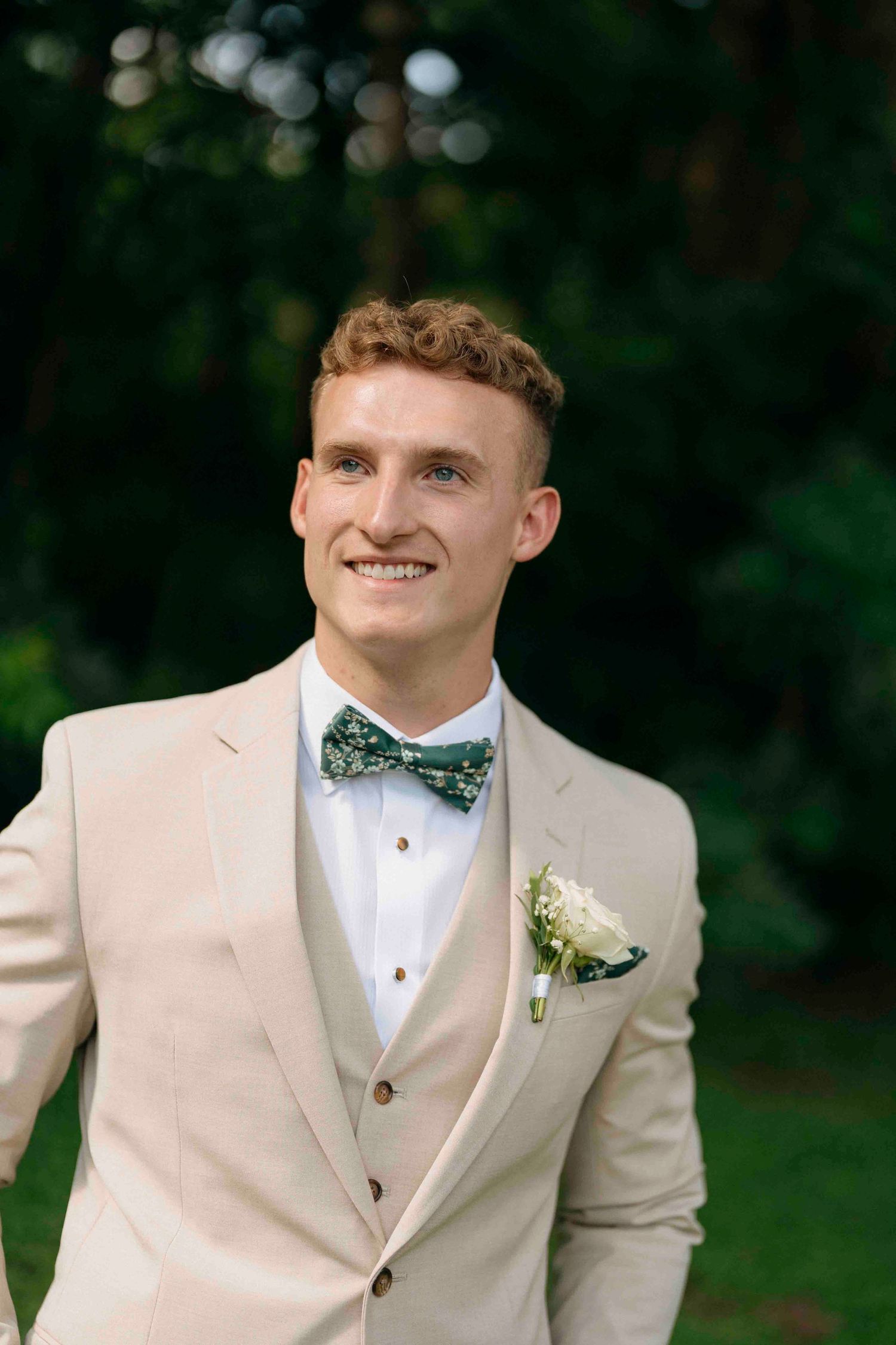 Solo groom portraits in the gardens of the westin conchal