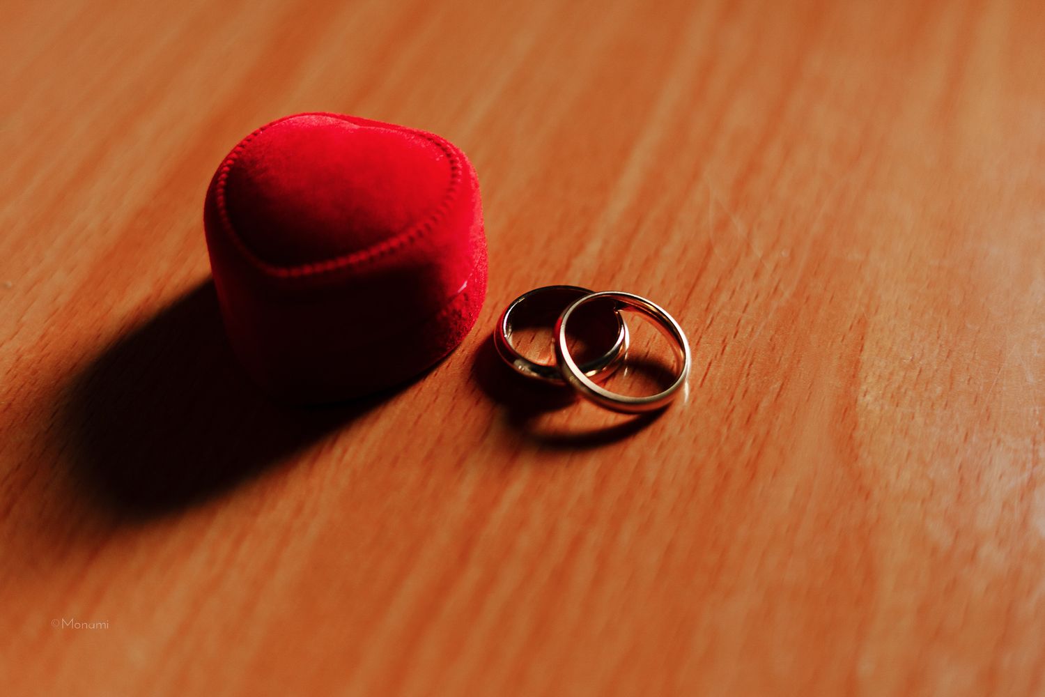 A detailed image of an African cap and 2 wedding rings