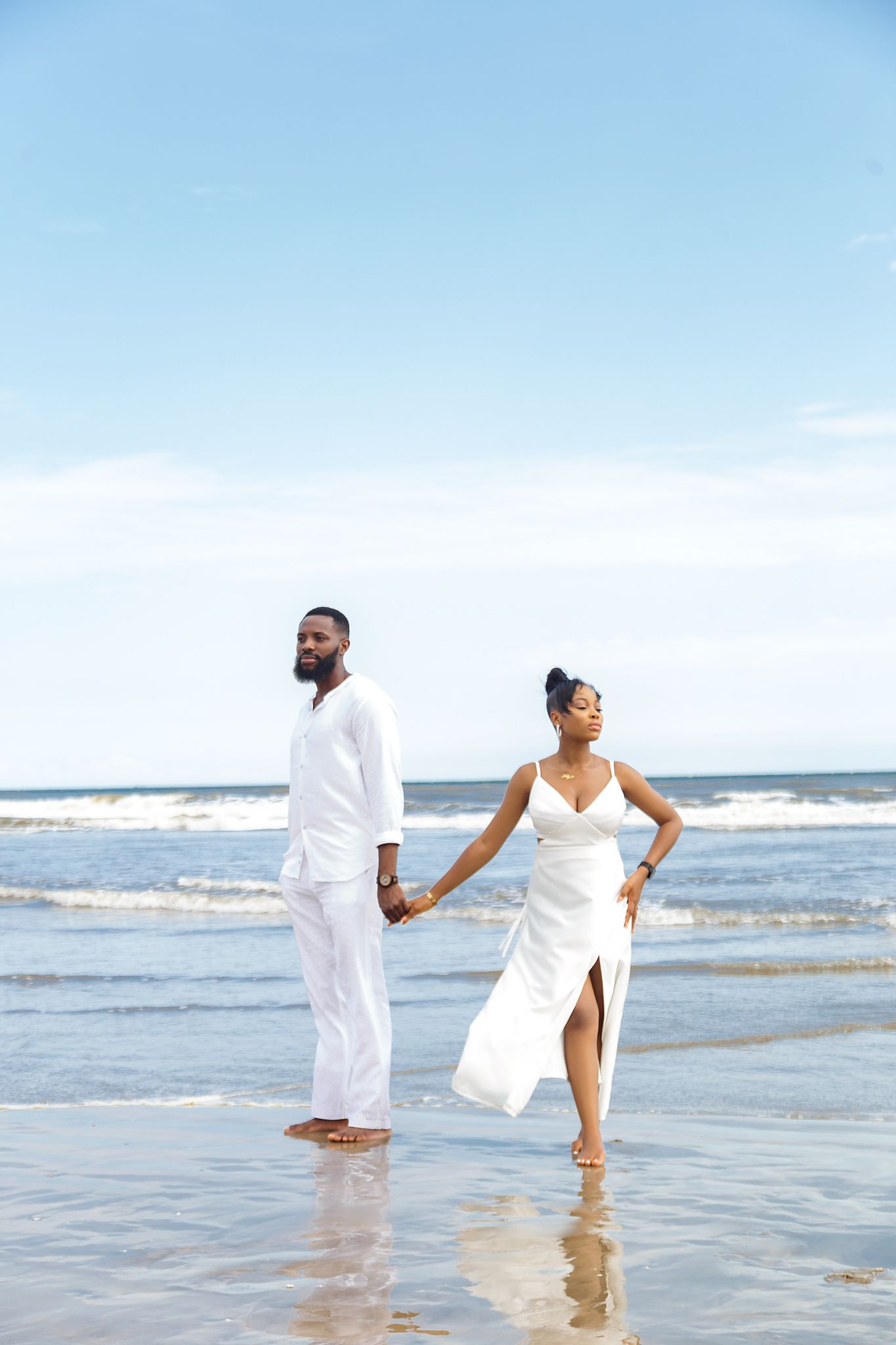 An editorial image of a couple in the beach captured by Monami Photography