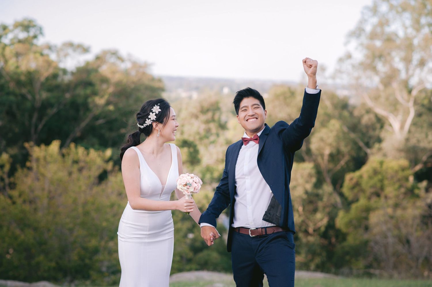 Feliz pareja recién casada