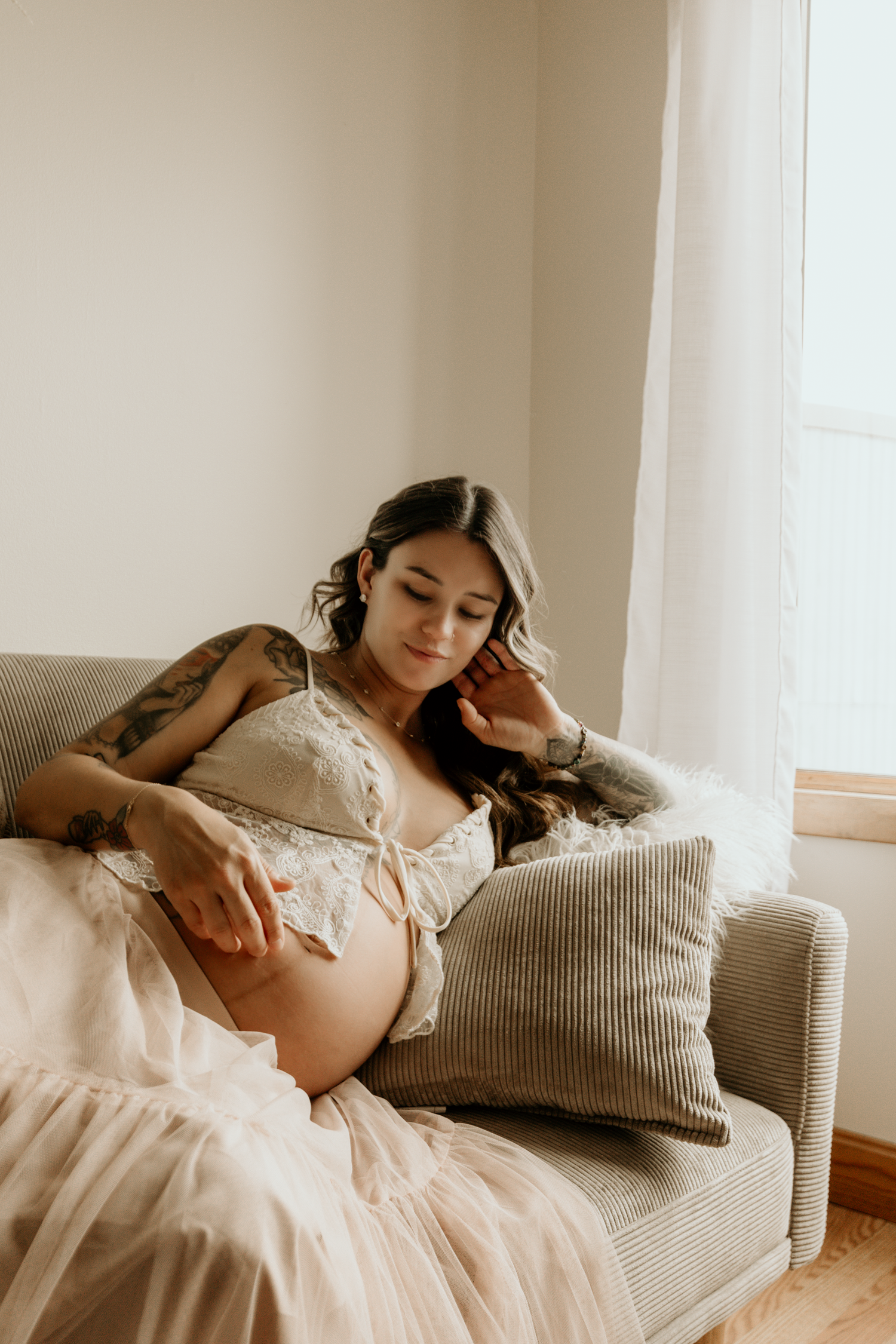 Maternity photos in Connecticut that feel real, intimate, and powerful. Serving Norwich, Windham County, and all New England families.