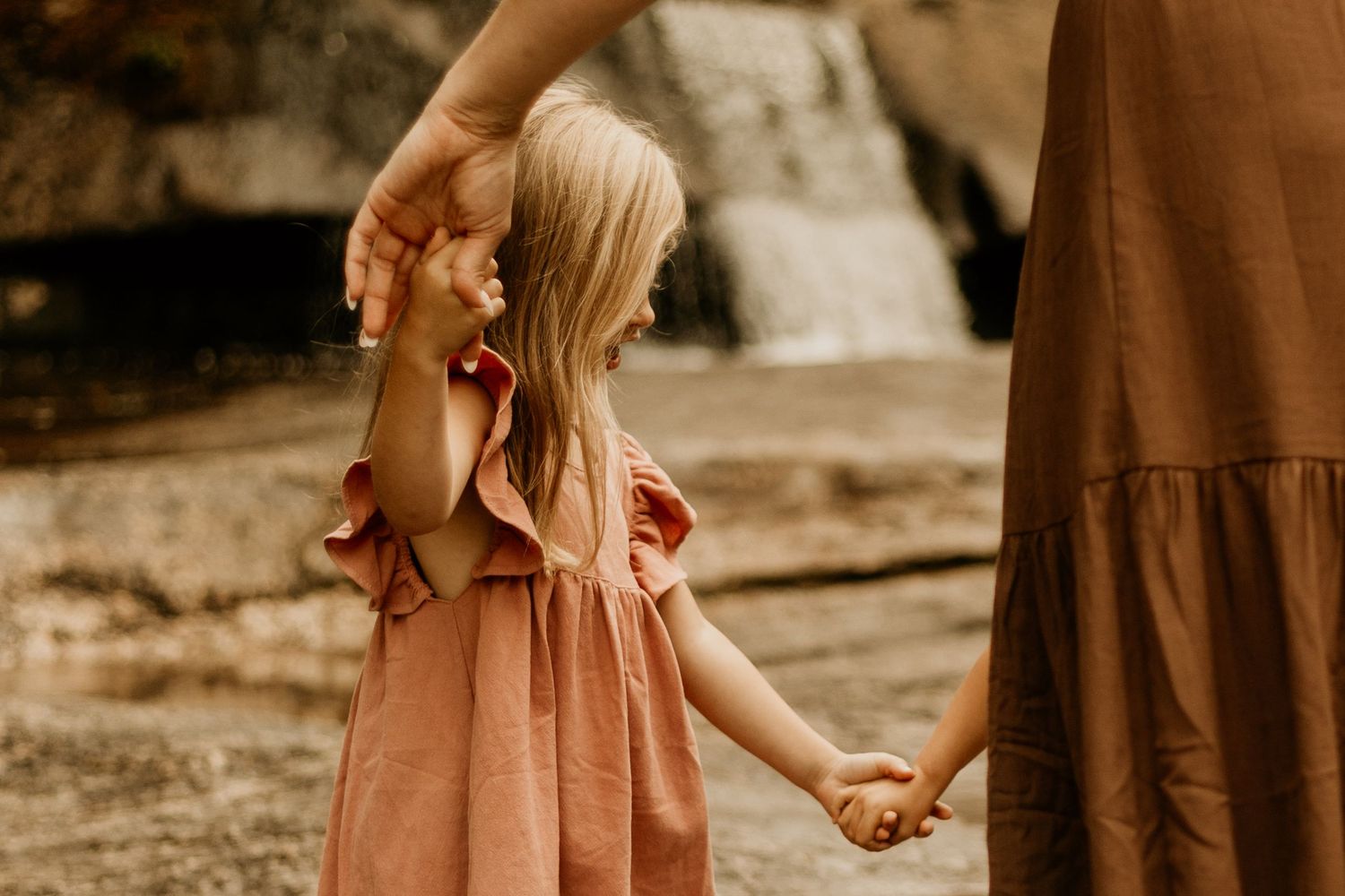 Lifestyle family photography in Connecticut with natural light and real emotion. Serving Eastern CT.