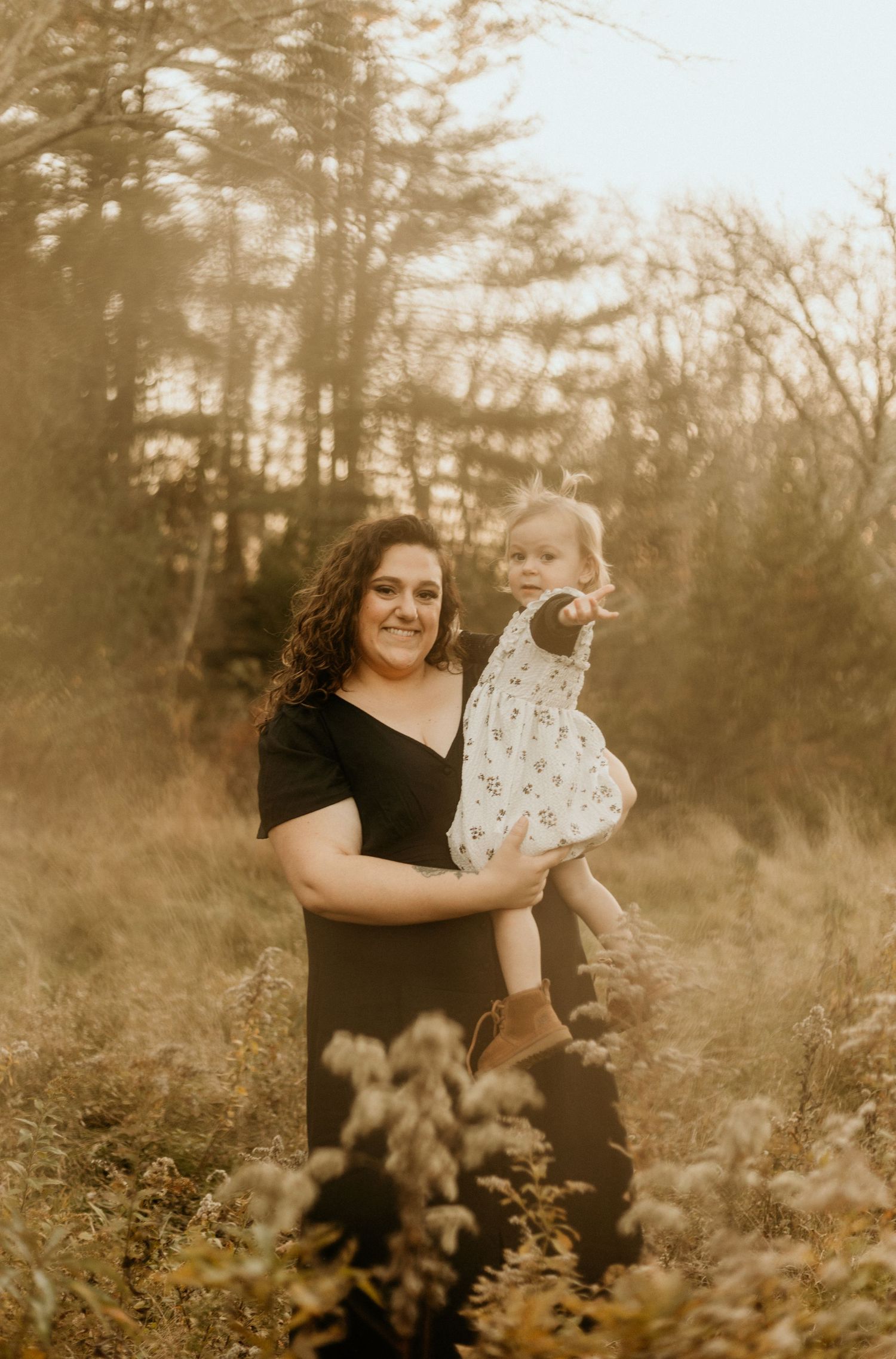 Connecticut family photos with natural movement and real moments. Serving Norwich and surrounding areas.