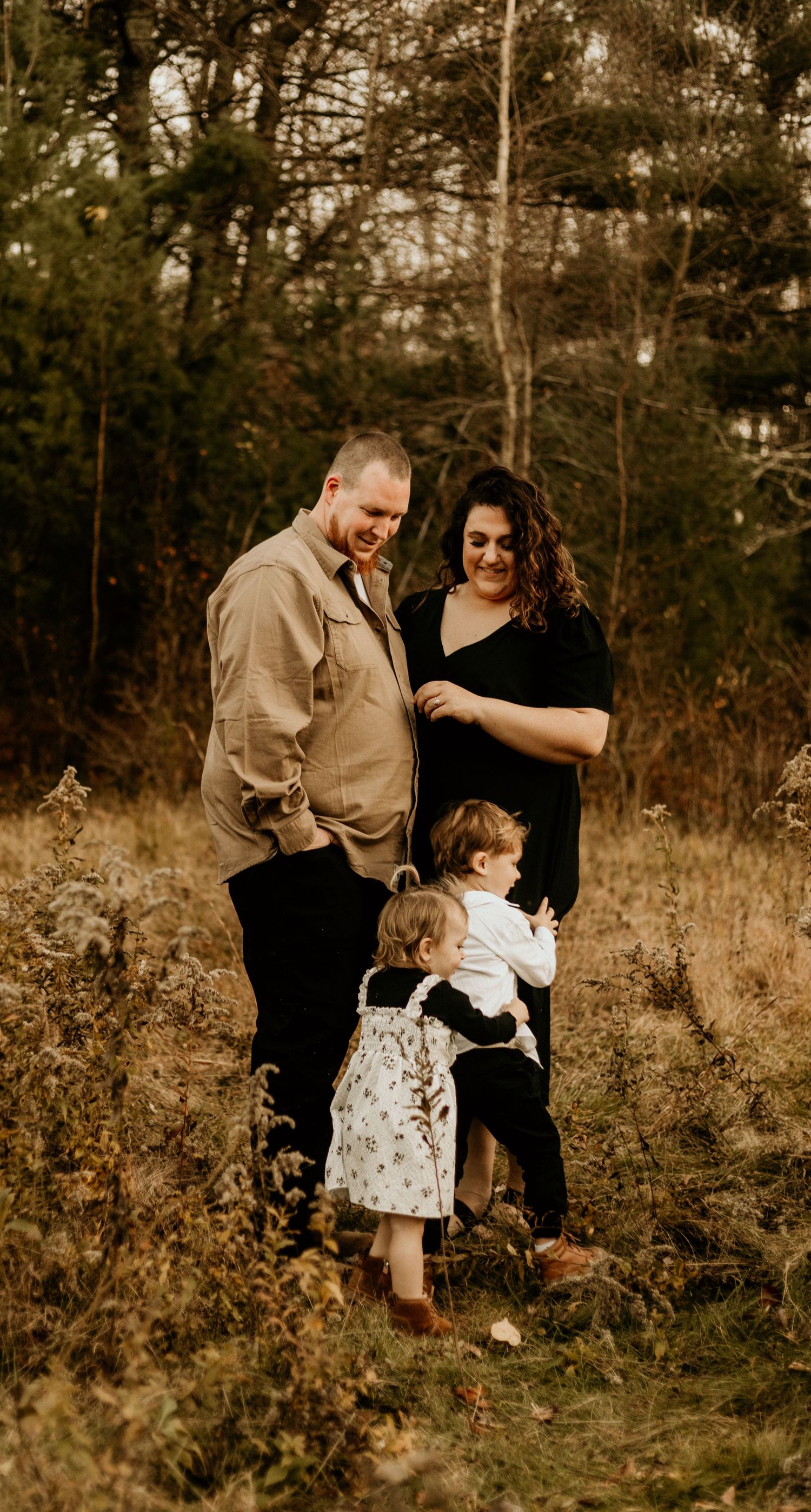 Connecticut family photos with natural movement and real moments. Serving Norwich and surrounding areas.