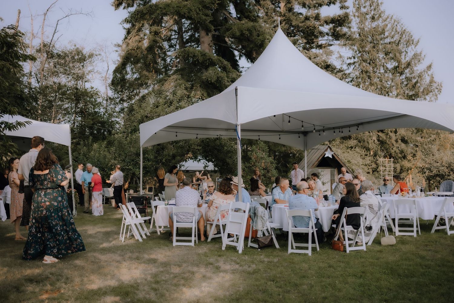 Nanaimo wedding, ceremony, summer wedding, vancouver island photographer, reception, brannen lake, nanaimo photography, backyard wedding