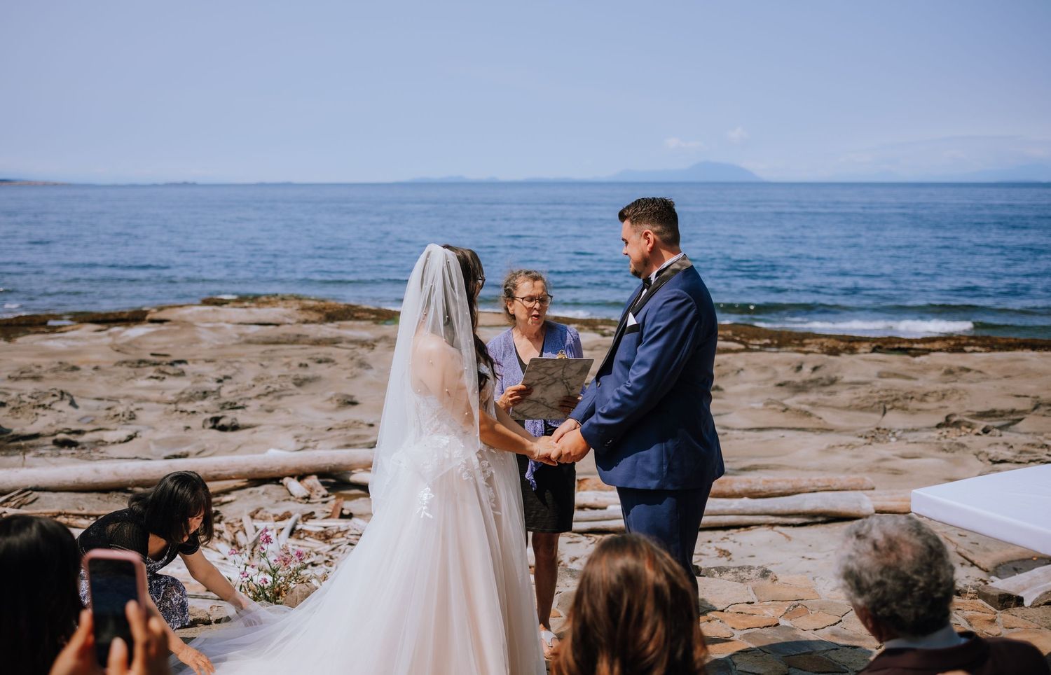wedding photography, Gabriola island, elopement, intimate wedding, ceremony, gulf island wedding, nanaimo photographer