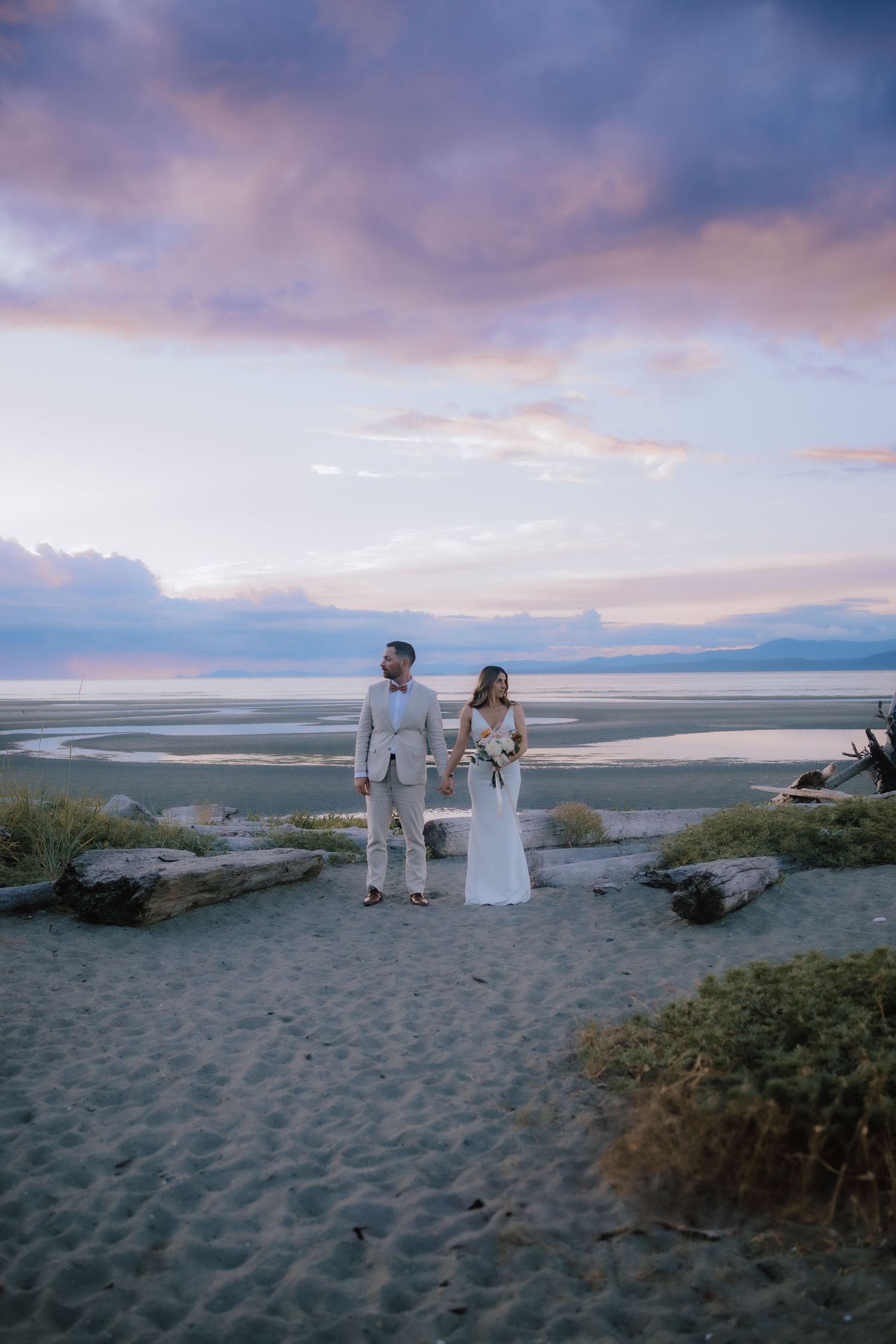 golden hour, sunset wedding photos, beach wedding photography, parksville wedding, vancouver island wedding photographer, outdoor wedding