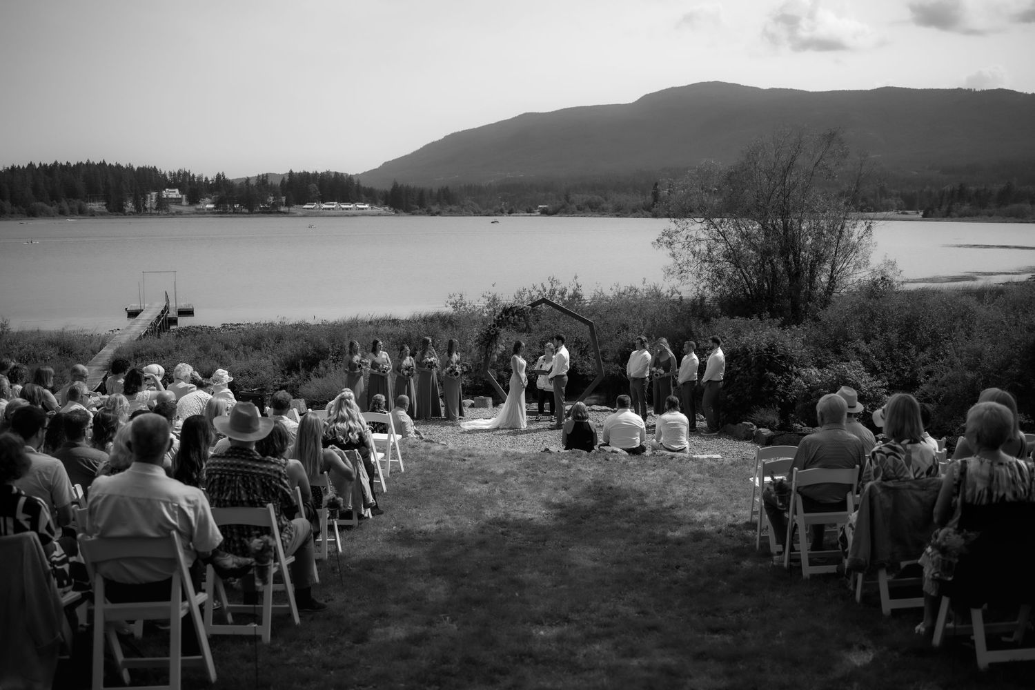 Nanaimo wedding, ceremony, summer wedding, vancouver island photographer, bride and groom, brannen lake, nanaimo photography, backyard