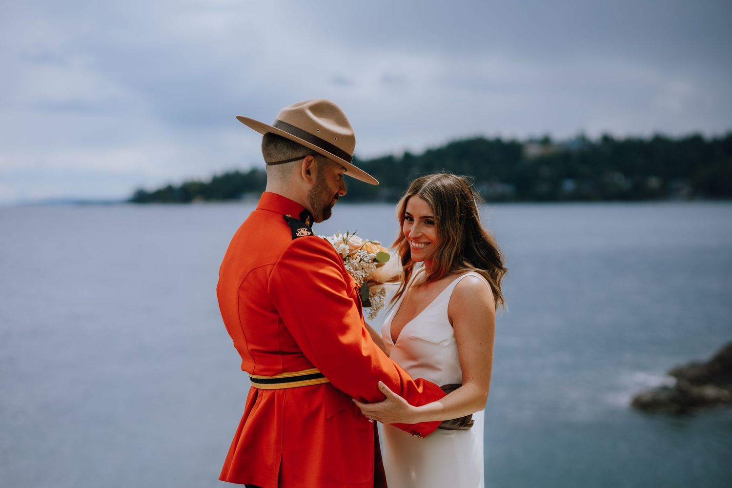 Nanaimo photographer, Vancouver Island wedding, spring wedding, wedding photography, bride and groom portraits