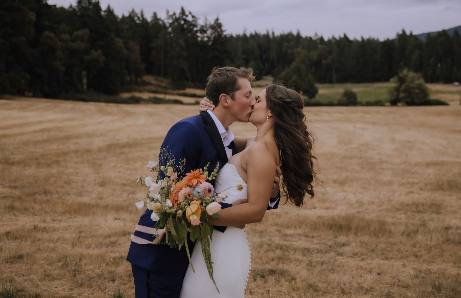 salt spring island wedding golden hour photos at Stonebridge island farm