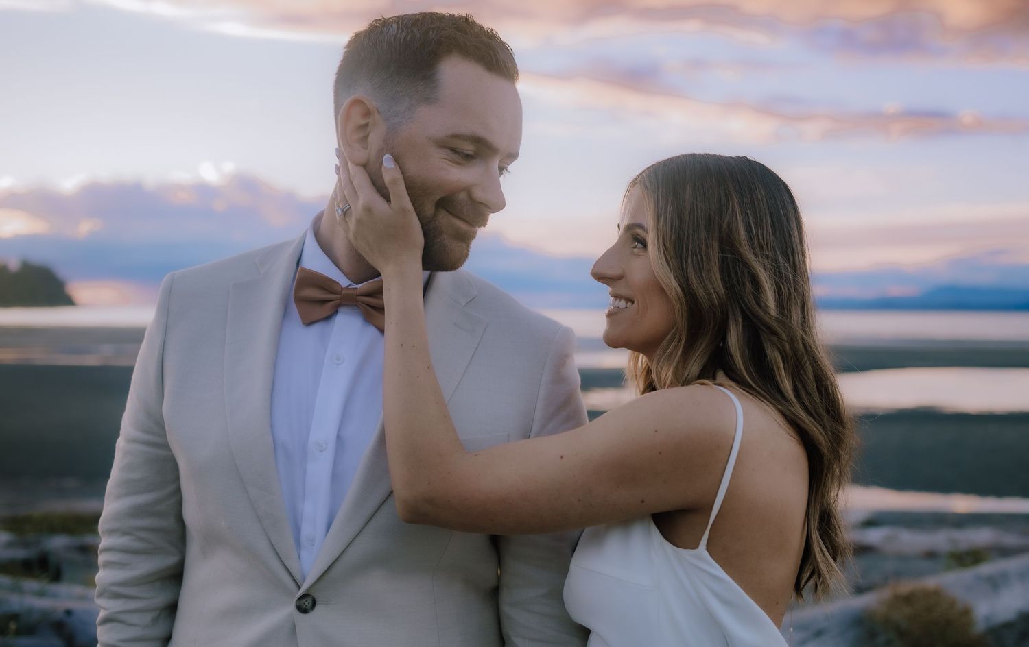 golden hour, sunset wedding photos, beach wedding photography, parksville wedding, vancouver island wedding photographer, outdoor wedding