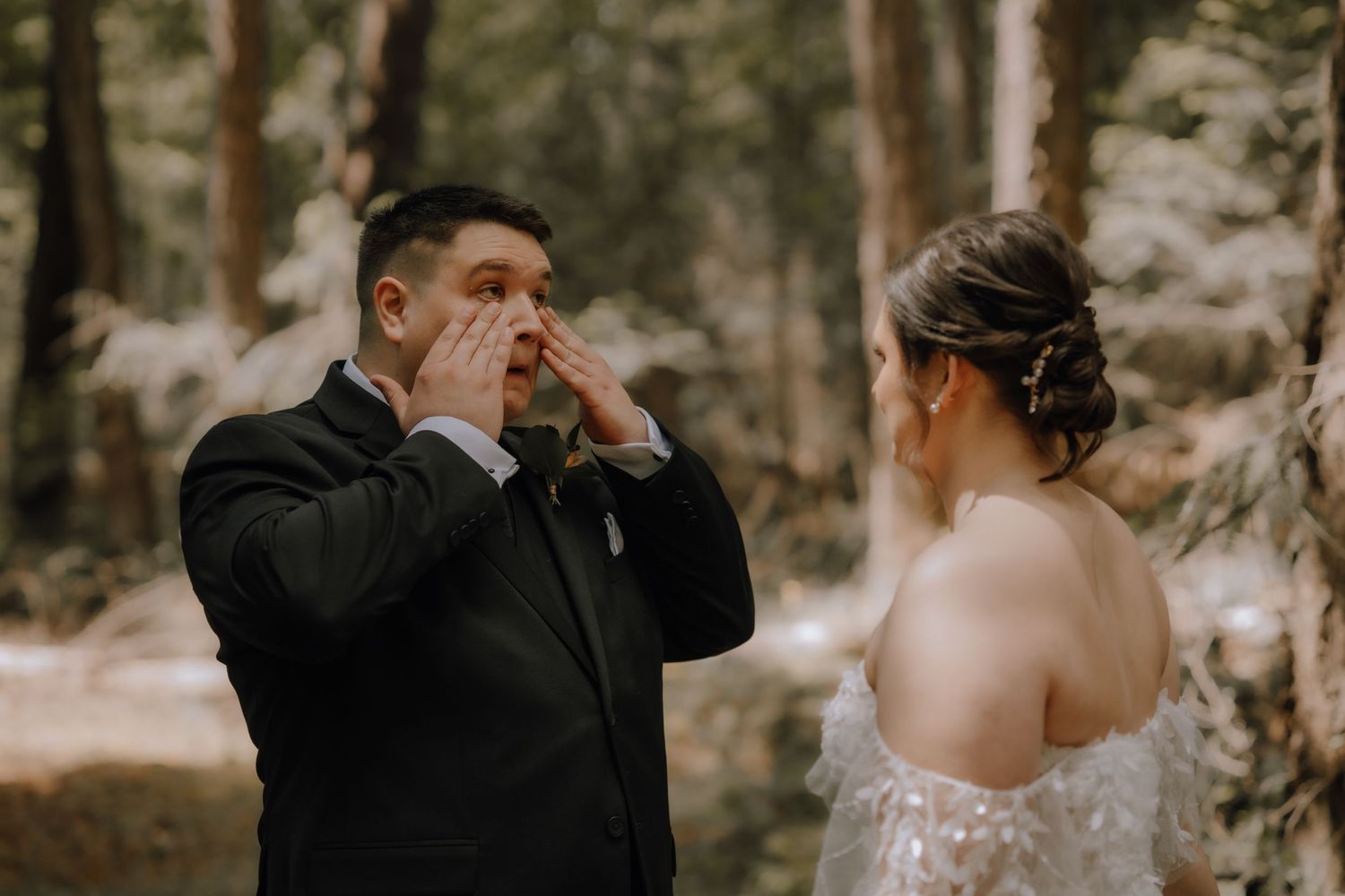 forest wedding, first look wedding, Nanaimo photographer, vancouver island weddings