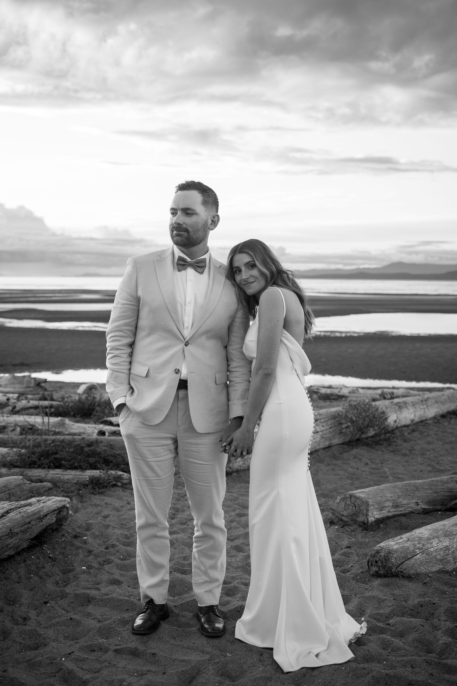 golden hour, sunset wedding photos, beach wedding photography, parksville wedding, vancouver island wedding photographer, outdoor wedding