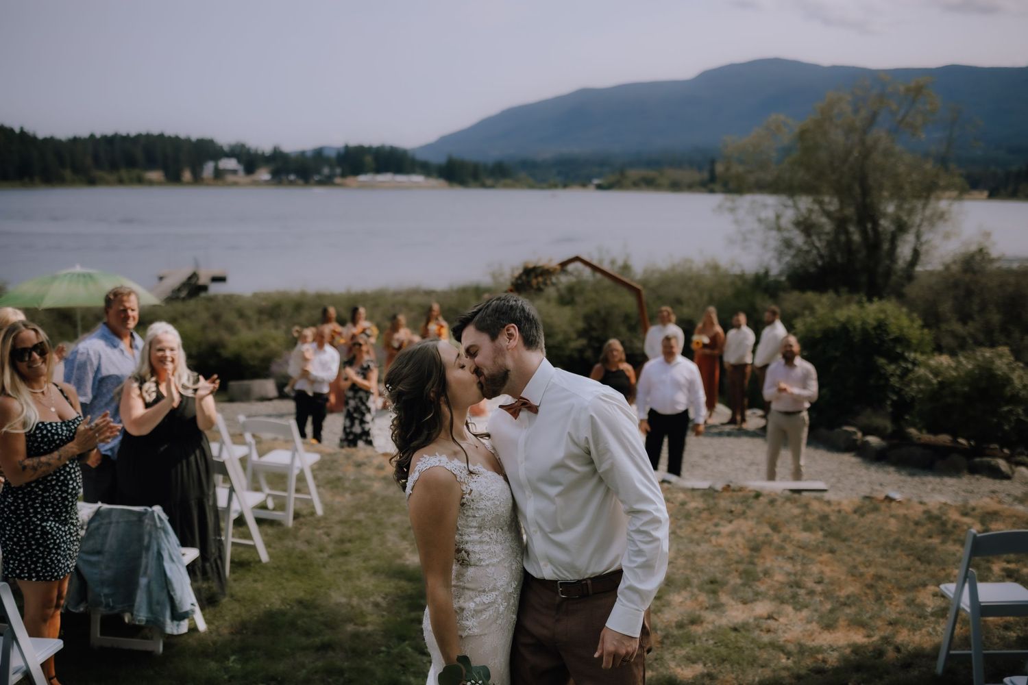 Nanaimo wedding, ceremony, summer wedding, vancouver island photographer, bride and groom, brannen lake, nanaimo photography, backyard