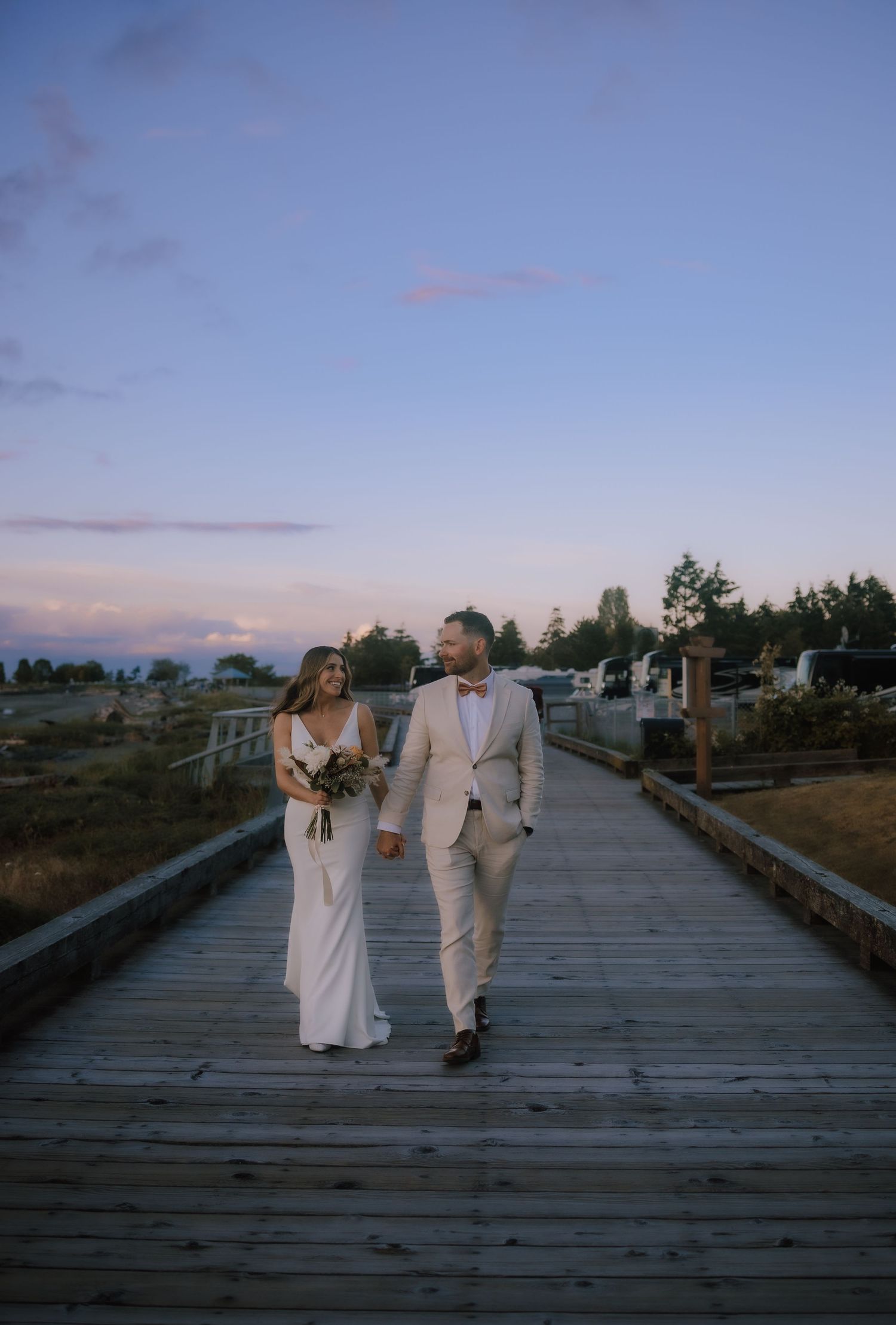 golden hour, sunset wedding photos, beach wedding photography, parksville wedding, vancouver island wedding photographer, outdoor wedding