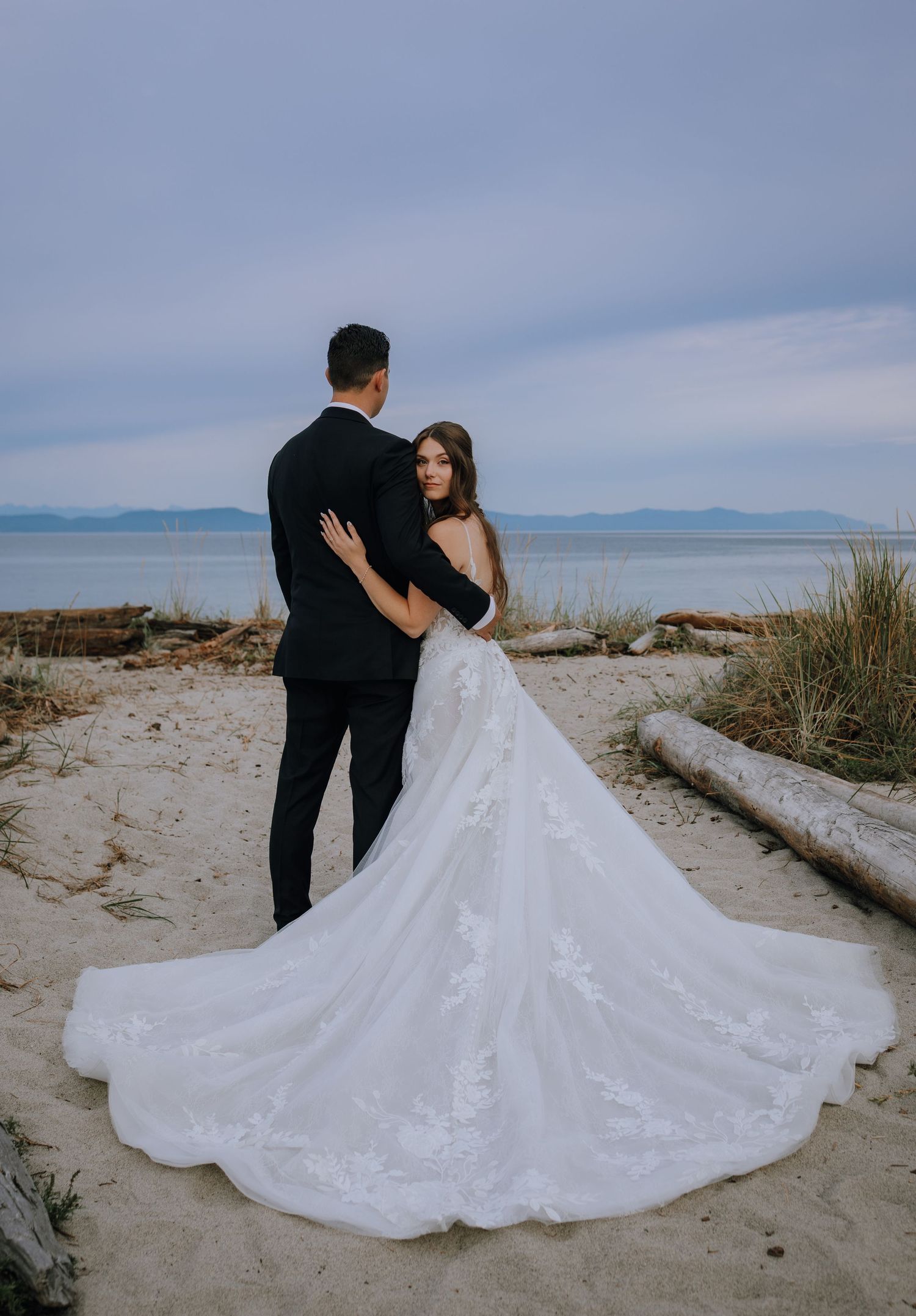 wedding on airforce beach in Comox on vancouver island
