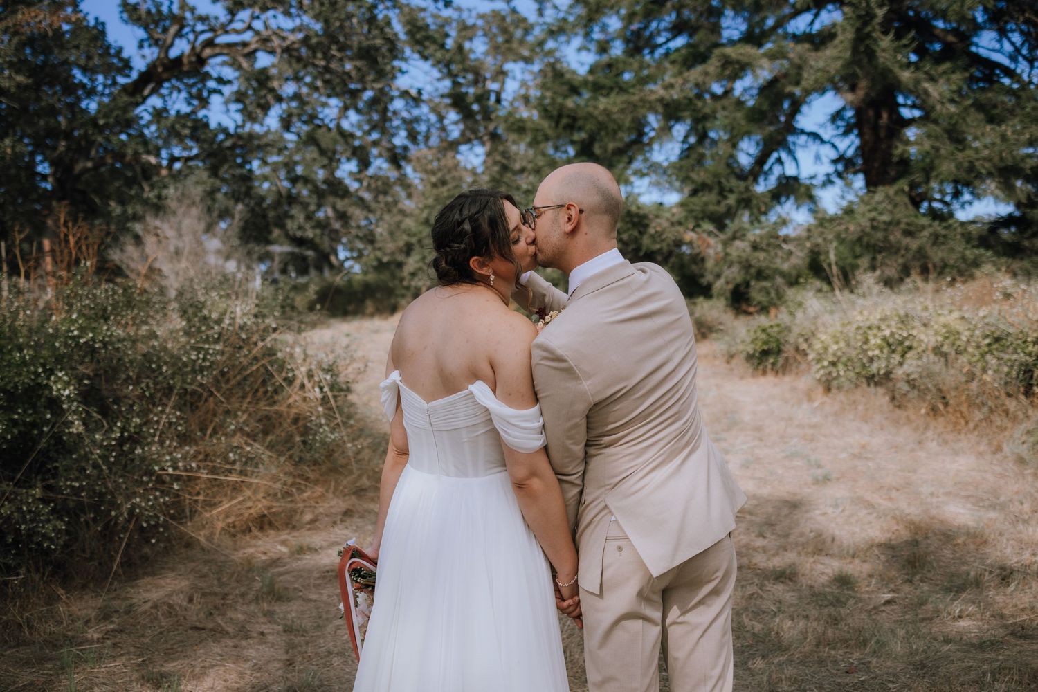 bride and groom at Fireside grill Victoria bc