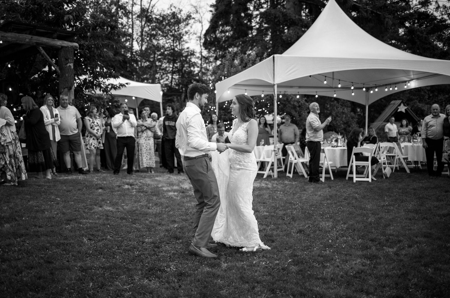 wedding reception, nanaimo wedding, vancouver island photographer, summer wedding, outdoor wedding, backyard ceremony, sunset, first dance