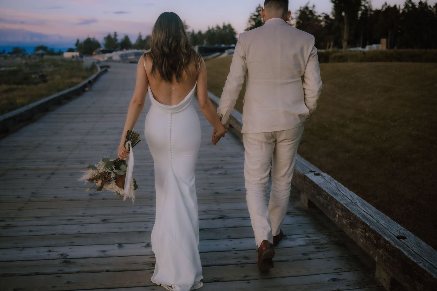 golden hour, sunset wedding photos, beach wedding photography, parksville wedding, vancouver island wedding photographer, outdoor wedding