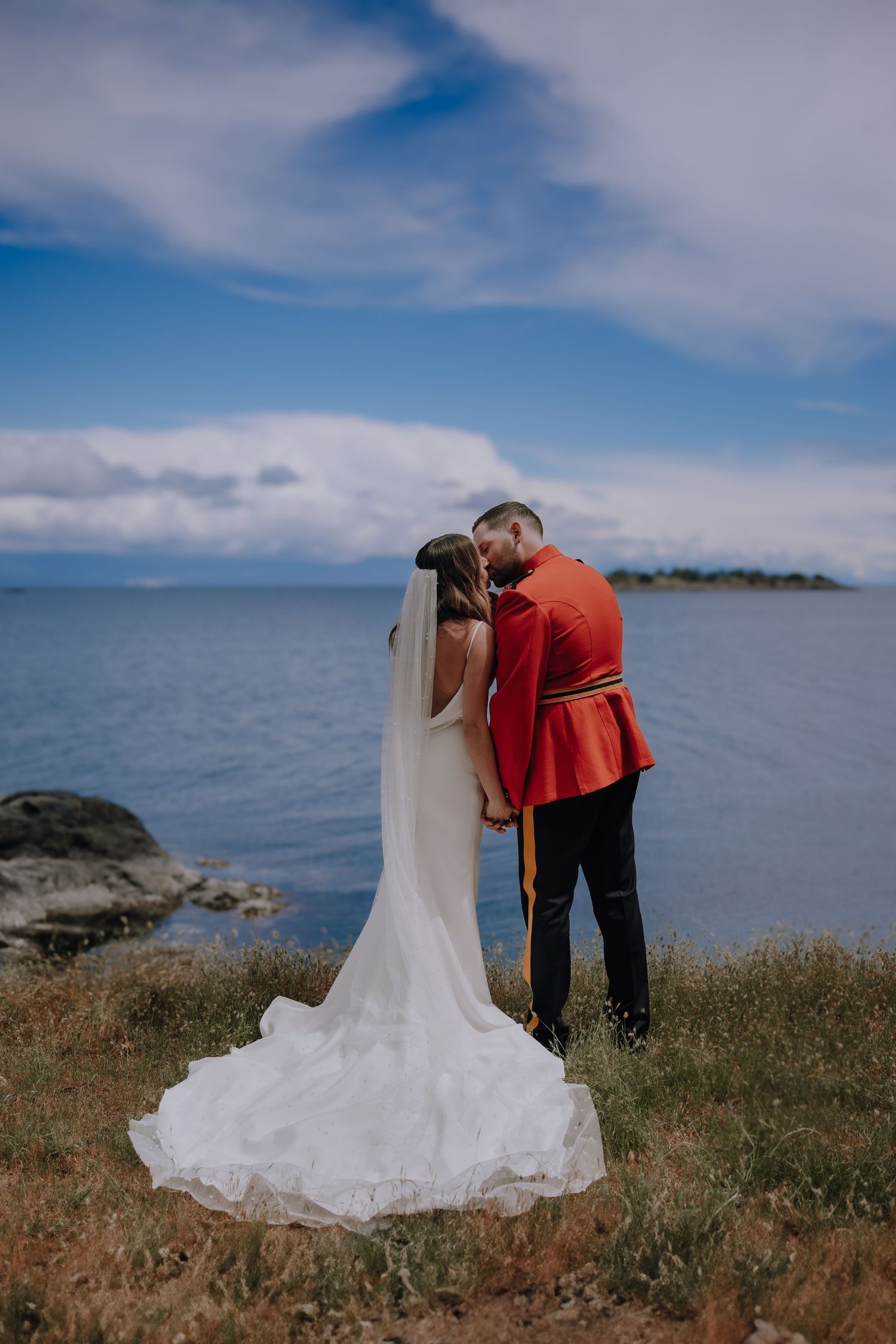 bride and groom photos, nanoose bay wedding, parksville bc, Nanaimo photographer, Vancouver Island intimate wedding